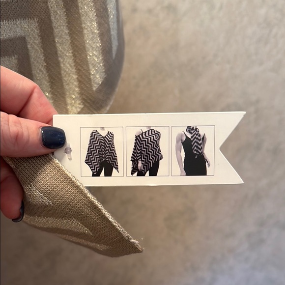 Chevron Patterned Button-Up Shawl - Picture 2 of 4